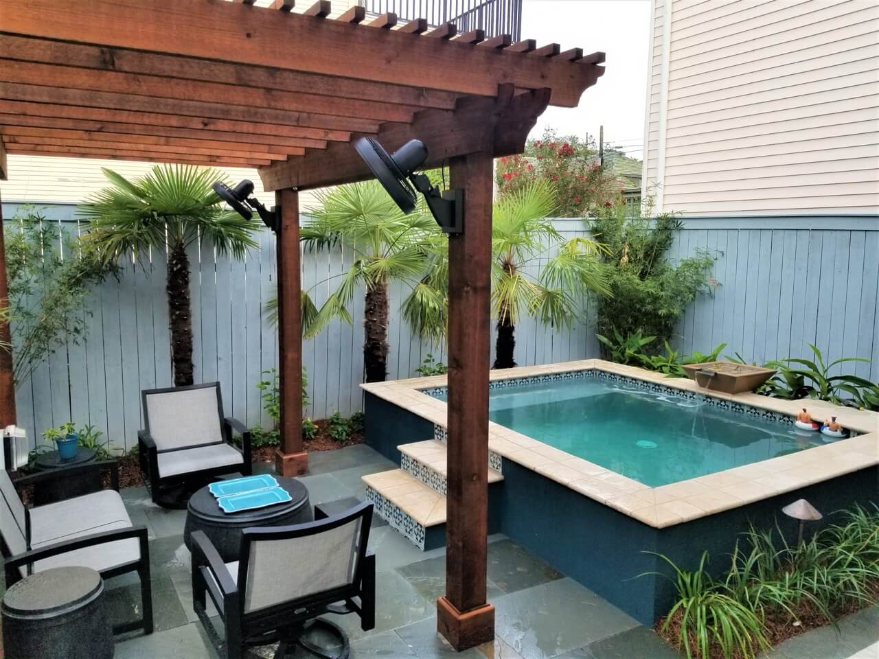 Plung pool, pergola, flagstone patio, landscaping Large